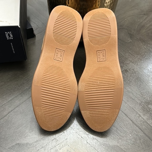 Naturalizer Cookiedough Genn-Swerve Ankle Boot - Picture 3 of 7